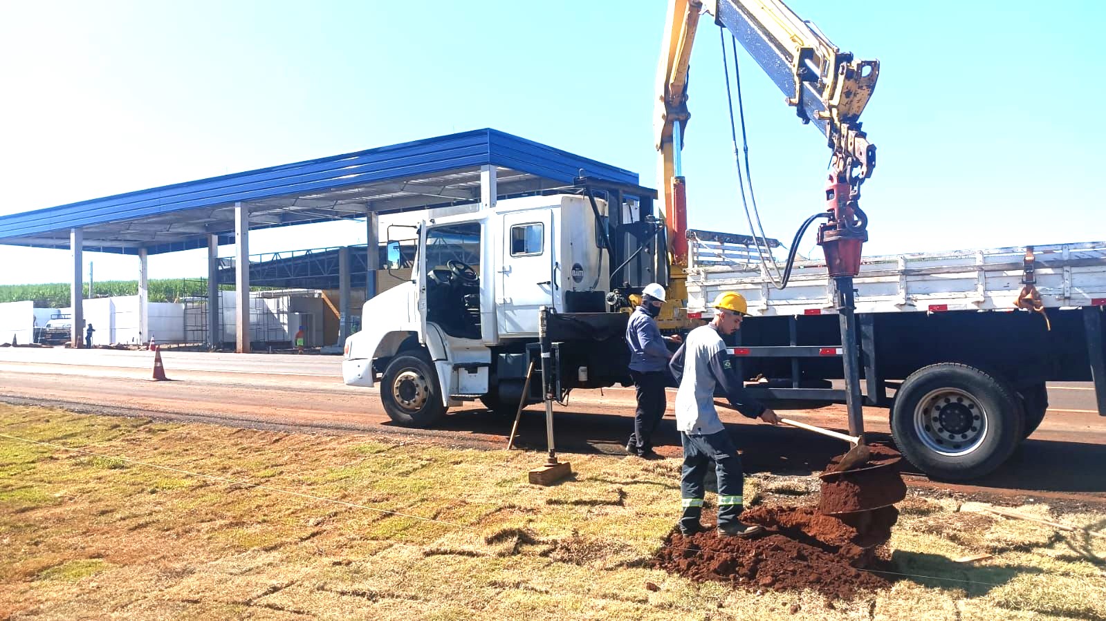 Estrutura industrial e operação com equipamentos